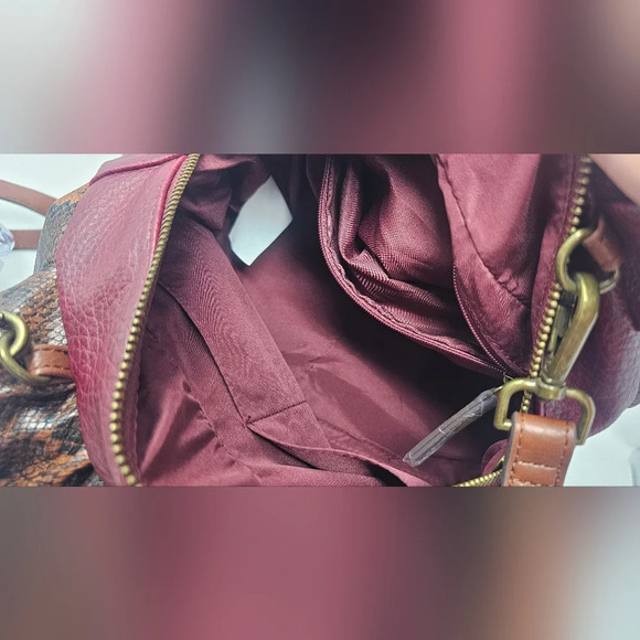 Time & Tru Women’s Fiona Burgundy Faux Leather Snake Skin Print Crossbody  NWOT - Picture 13 of 15